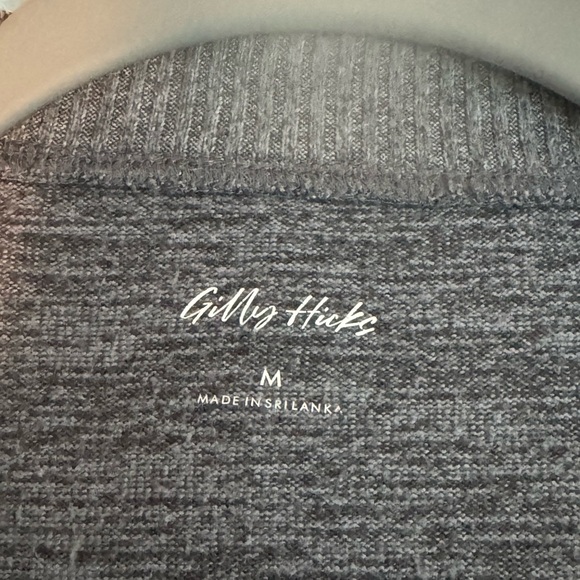 Grey light sweater, extremely comfortable and light weight. A bit cropped too - Picture 3 of 3